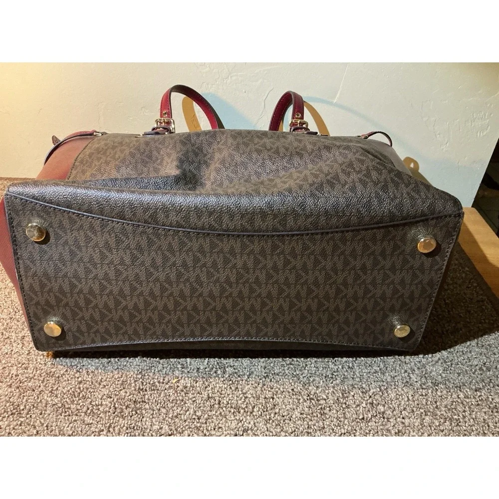Michael Kors Voyager Medium Crossgrain Leather Tote Bag